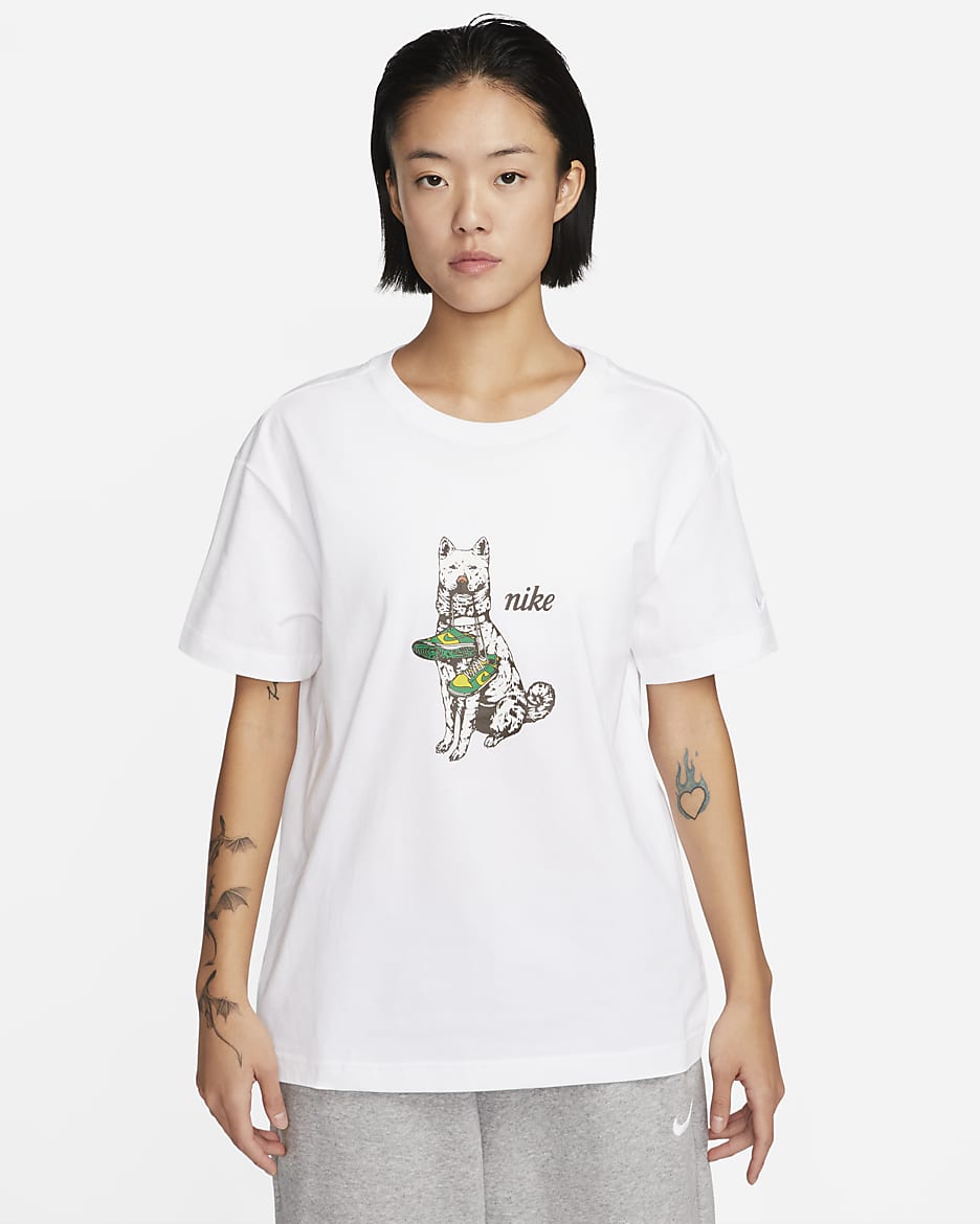 Nike t shirt women's white online